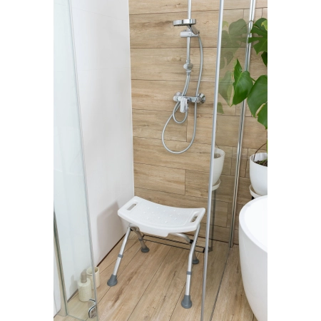 Taboret prysznicowy Timago TGR-R KP 540 ustawiony w kabinie