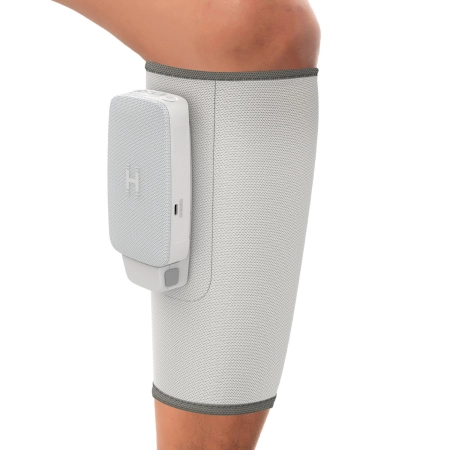 HoMedics SR-CMXC10HBND – masażer łydek ze sterownikiem w zestawie, widok na nodze