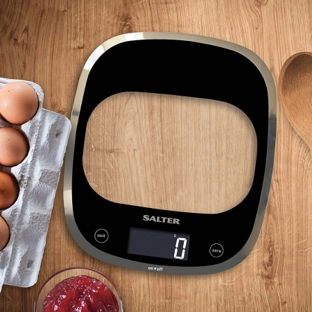 Szklana waga kuchenna Salter 1050 Curve Glass w aranżacji kuchennej