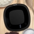 Czarna waga kuchenna Salter 1062 BKDR na drewnianym blacie