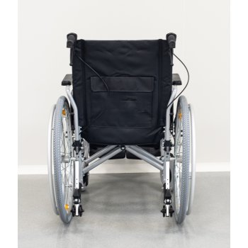 Wózek inwalidzki z hamulcem pomocniczym